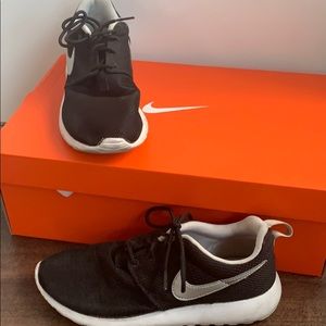 Nike black and white sneakers